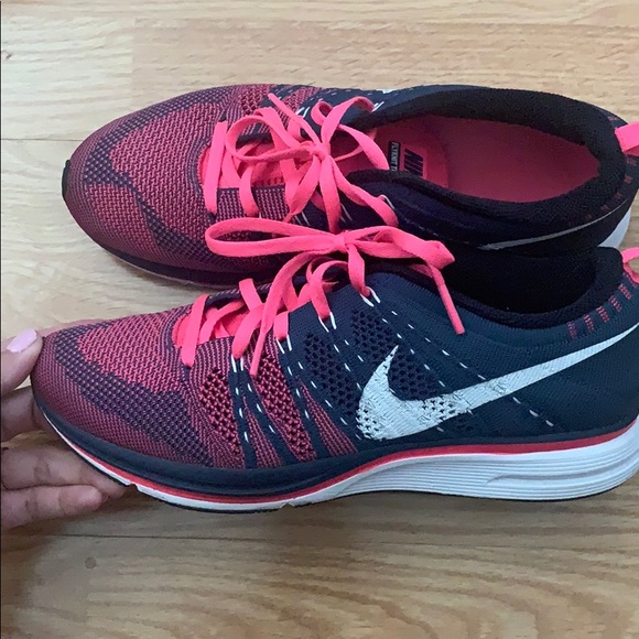 nike flyknit trainer pink